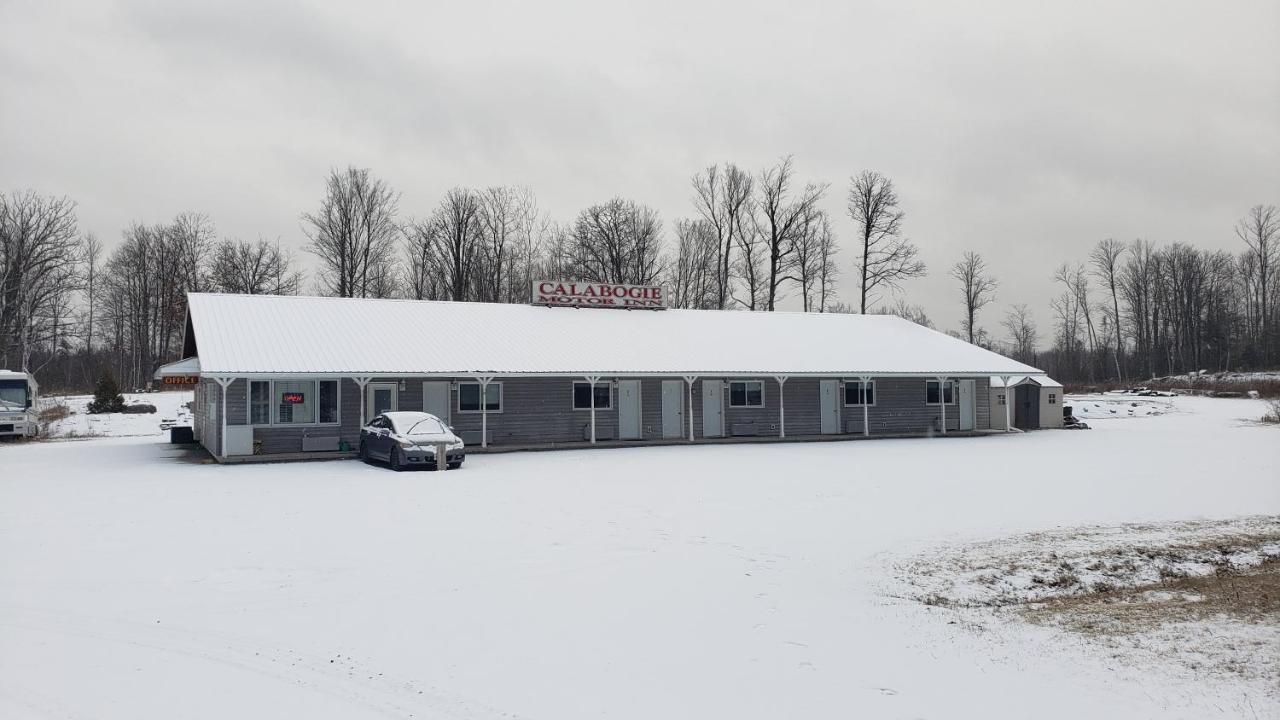 Calabogie Motor Inn Extérieur photo